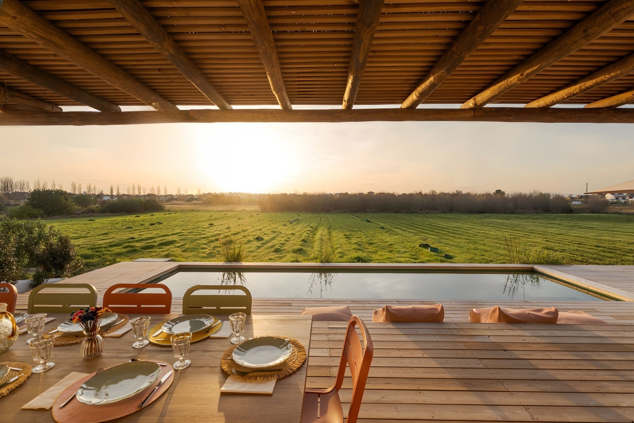 Veranda und Pool einer von BnBird verwalteten Villa